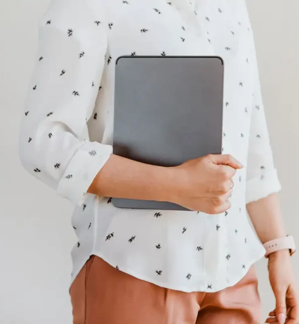 Half-body man holding a folder, representing business coaching and leadership
